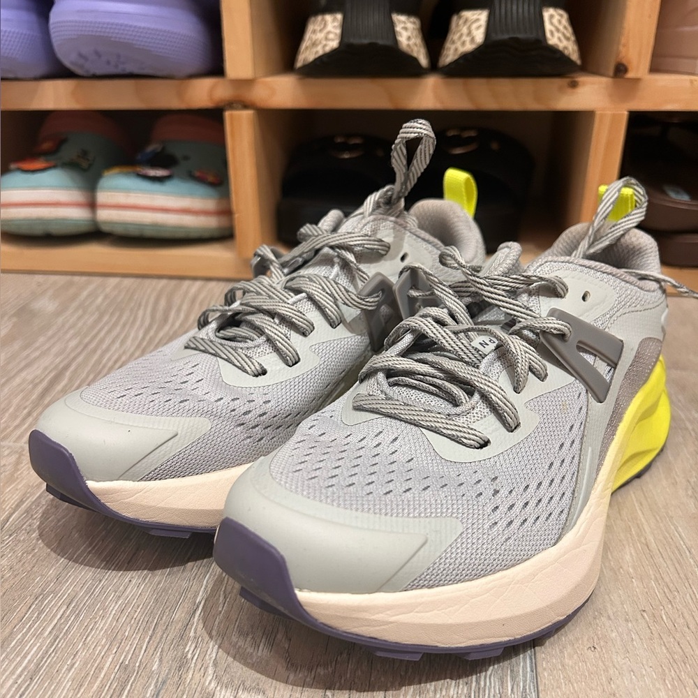 Like New North Fave Sneakers
